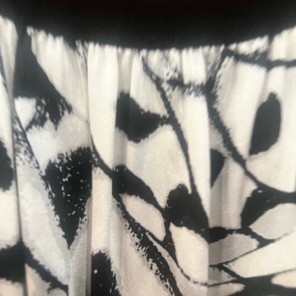 Bebe black and white camisole top with ribbed bottom and silk bust - Picture 11 of 15